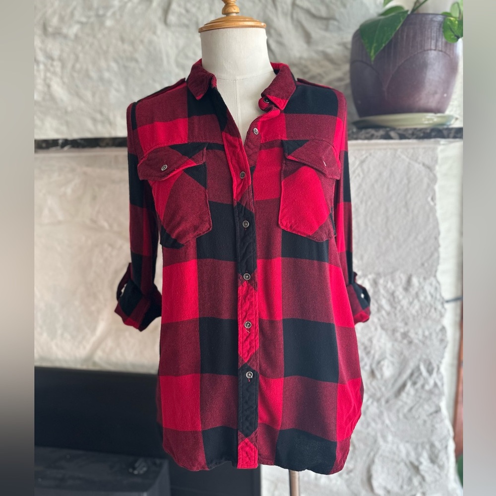 Dex plaid button up long sleeve shirt.